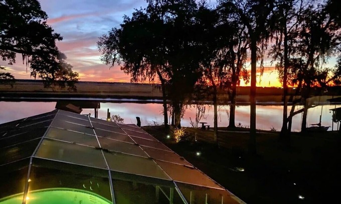 Brunswick House | Beautiful Sunsets, Private Dock, Near Beaches