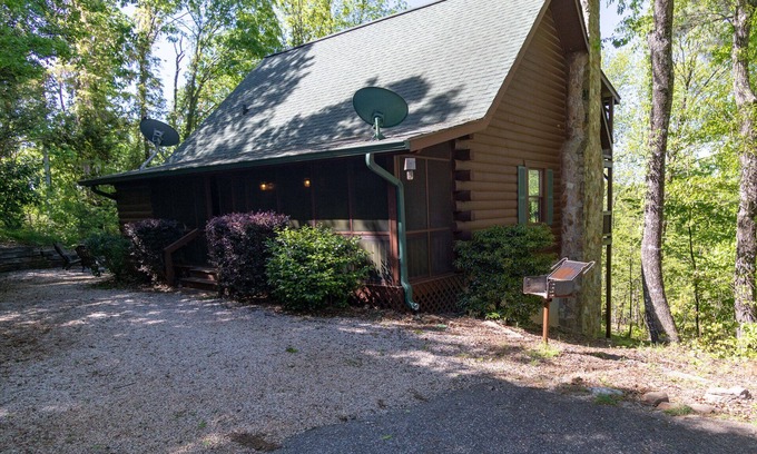 Pine Mountain Cabin | Beautiful sunsets, decks, firepit!