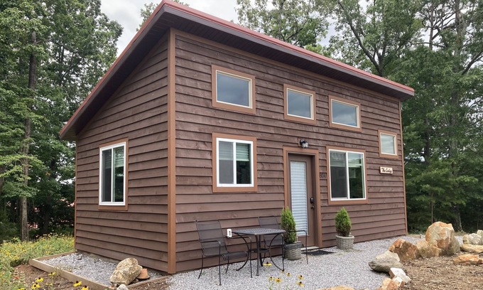 Landrum House | Beautiful Tiny Home on Lovely Horse Farm!! Nature views and seasonal gardens!