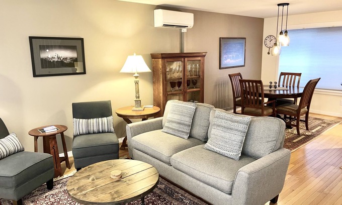 Bryant House | Beautiful Townhome near UW and Seattle Children's