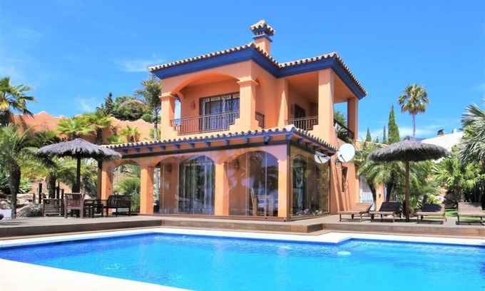 Estepona Villa | Beautiful two bedroom villa with stunning views, Overlooking Estepona town and Mediterranean sea