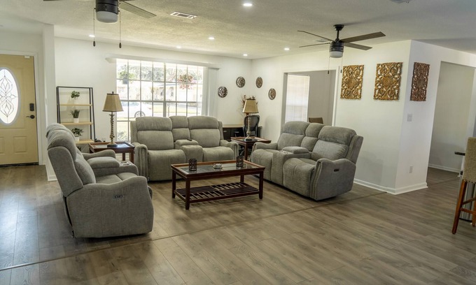 Northeast Pensacola House | Beautiful vacation Home Near Airport, I10, shopping