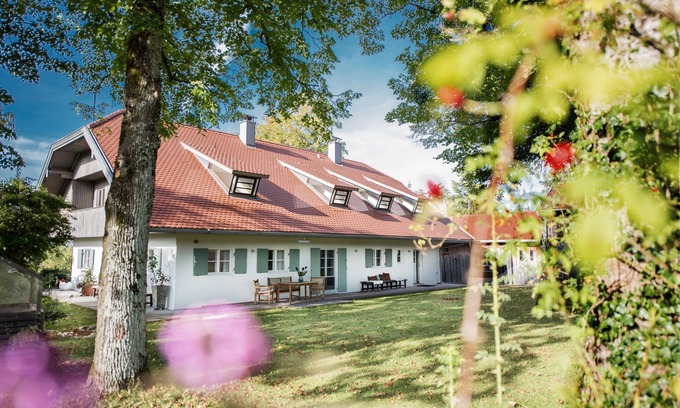 Bad Toelz House | Beautiful vacation home in a large park with mountain views