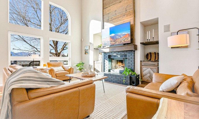 Briargate House | Beautiful views of the front range, and ample space to host large groups