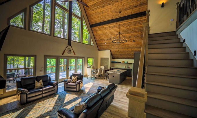 Logan Cabin | Beautiful views with lake access and zero stairs to the water!