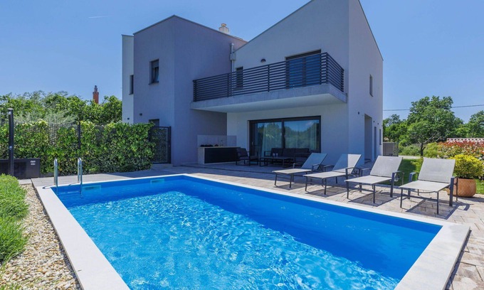 Vrznaveri House | Beautiful villa for 6 guests with A/C, WIFI, private pool, TV, terrace and pets allowed