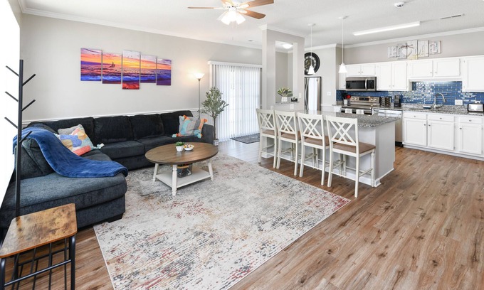 Myrtle Beach Villa | Beautiful Villa in Myrtle Beach within 4 min walk to the beach