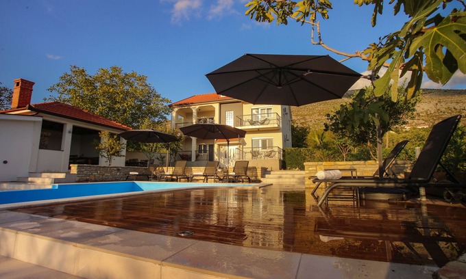 Gnojnice House | Beautiful villa with pool