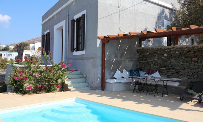 Kini House | Beautiful villa with pool, directly at the sea, wifi, 8 pers. | Syros, Kyklades