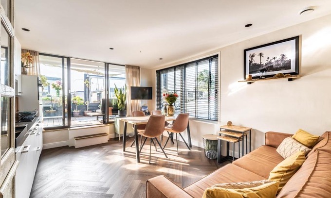 Municipality of Aalsmeer Boat Rental | Beautiful Water Villa, near Schiphol and Amsterdam