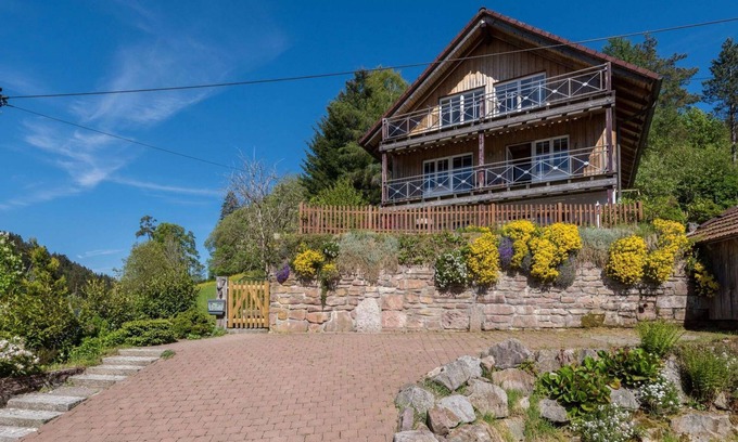 Gompelscheuer House | Beautiful Wood house: 170m², fenced garden, sauna, two fireplaces, wifi, next to forest
