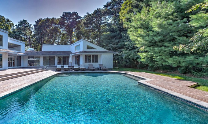 Quogue House | BEAUTIFULLY DECORATED AND LANDSCAPED HOME WITH OPEN KITCHEN, OUTDOOR DECK...