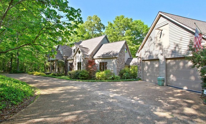 Rockmart Bed & Breakfast | Becks Lake Suite at the Manor Bed and Breakfast