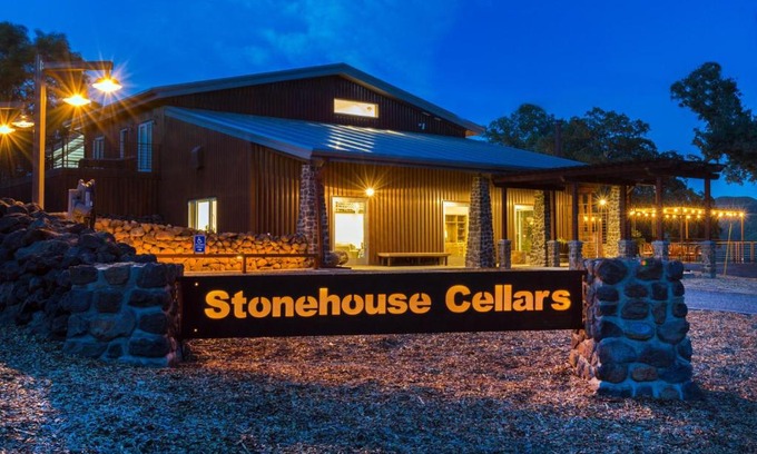 Clear Lake Bed & Breakfast | Bed and Barrel at Stonehouse Cellars