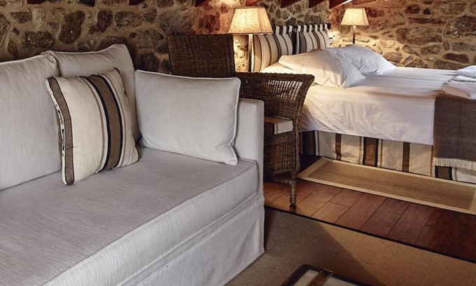 Camarinas Bed & Breakfast | Bed and Breakfast 'Arao' with Private Garden and Wi-Fi