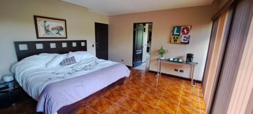 La Garita House | Bed and breakfast close to airport, beaches and attractions