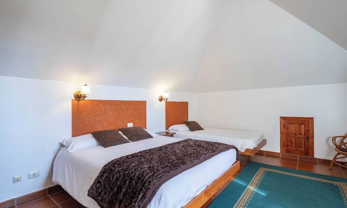 Areas Bed & Breakfast | Bed and Breakfast 'Habitación Doble 1' with Mountain View, Shared Pool and Wi-Fi
