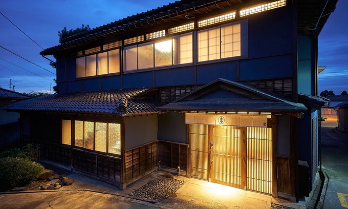 Inami Apartment | Bed and Craft