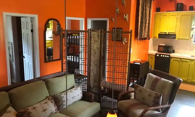 Luray House | Beebop Farm™ Cottage House (Entire House)