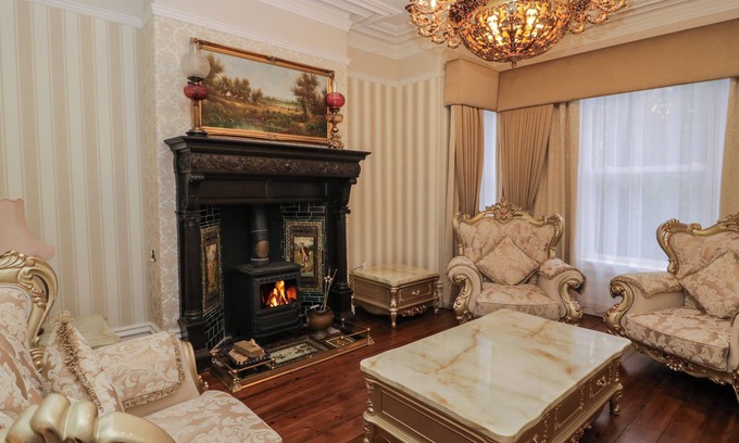 Stainburn Cottage | BEECHGROVE MANOR, pet friendly, with hot tub in Workington