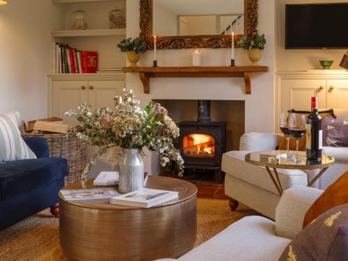 Hertford House | Beehives Cottage at Woodhall Estate