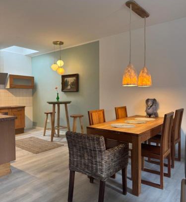 Uebach-Palenberg Apartment | Beim Goldenen Dackel -Atelierhaus im Hof