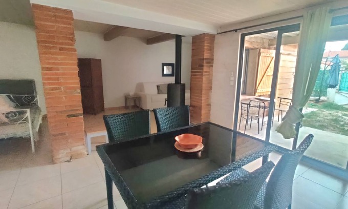 Corbere-les-Cabanes Apartment | Bel Appartement, au Calme. Animaux de Compagnie Acceptés !