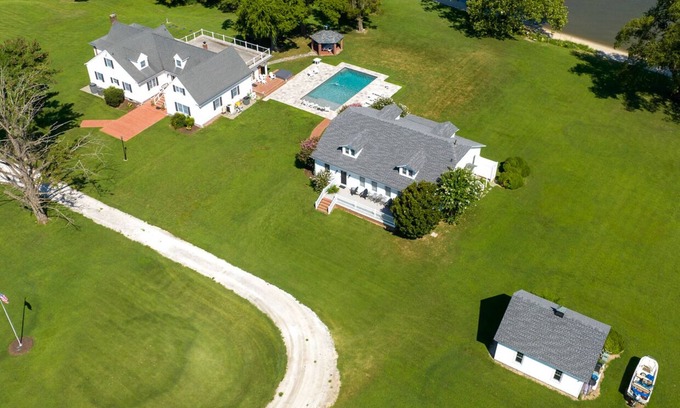 Secretary House | "Belle Aire Landing" a Large Beautiful Waterfront Estate! Under New Management!