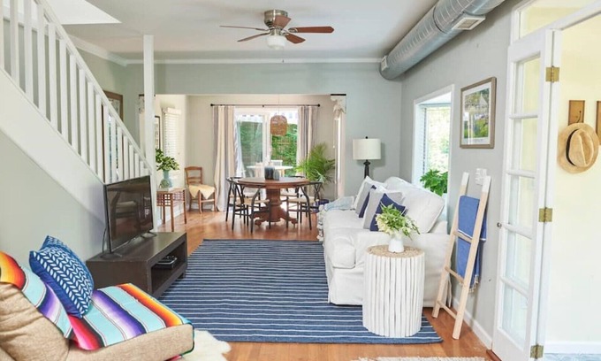 Bellport Cottage | Bellport Inn, Charming Cottage in the Village!