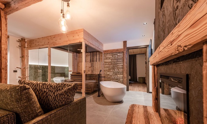 Male Apartment | Belvilla by OYO Pleasant apartment with spa