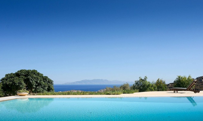 Paraga Villa | Benjamin Button with Infinity Pool near Super Paradise beach by JJ Hospitality-