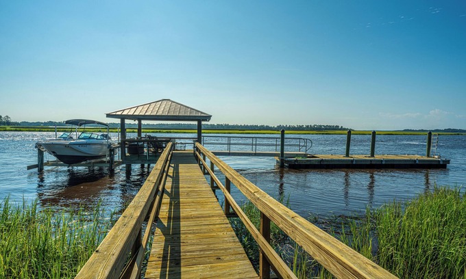 Green Pond Cottage | BENNETT’S POINT BUNGALOW ON DEEP WATER WITH PRIVATE DOCK ACCESS