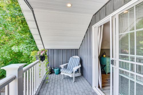 Benton Harbor Apartment | Benton Harbor Apt with Balcony and Fire Pit