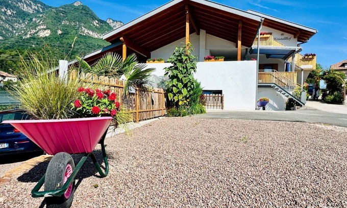 Castelvecchio Alto Apartment | "Bergblick" holiday flat with a view of the water