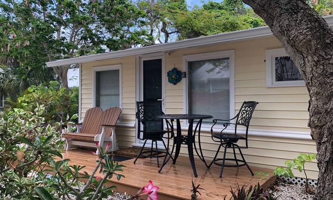 Longbeach Village House | Bermuda-esque Island Cottage! Steps to Sand! Beach to Bay