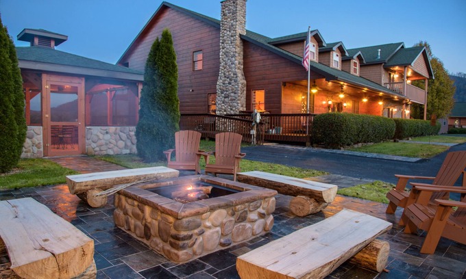 Sevierville Hotel | Berry Springs Lodge