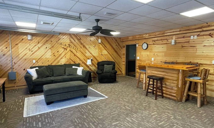 Devils Lake Cabin | "Bert Cave" - Lake Side Cabin, Hovde Resort