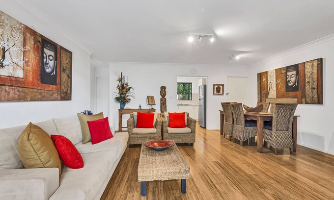 Byron Bay Apartment | BESAKIH @ BYRON BAY central to town & main beach , large garden, pet friendly