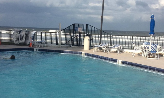 Daytona Beach Shores Resort | Best Spot on the Ocean for a wonderful beautiful stay on DaytonaBeach Shores!