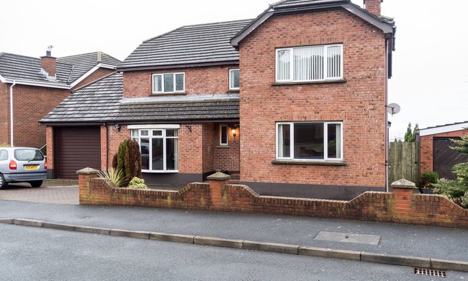 Castlereagh House | Best View in Belfast! Spacious four bedroom family home