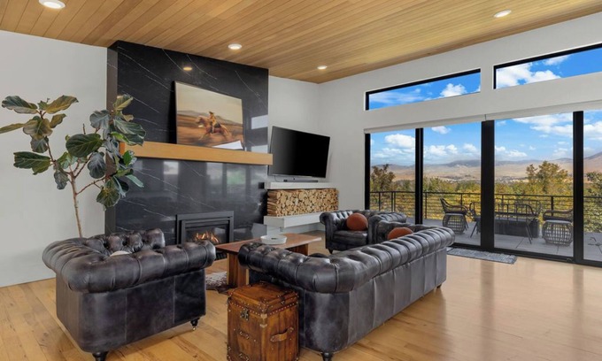 Central Rim Villa | BEST VIEW IN BOISE/SAUNA/HOT TUB/CENTRAL/4BR/SLEEPS 10/LUX