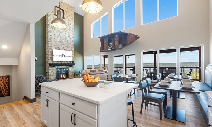 Kimberling City House | Best Views of Table Rock-Skee Ball-Arcade-Hot Tub-Free Silver Dollar Tickets