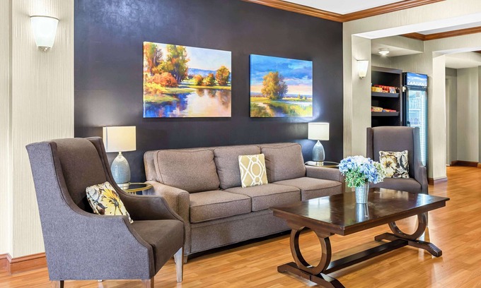 South Beloit Hotel | Best Western Legacy Inn & Suites Beloit/South Beloit