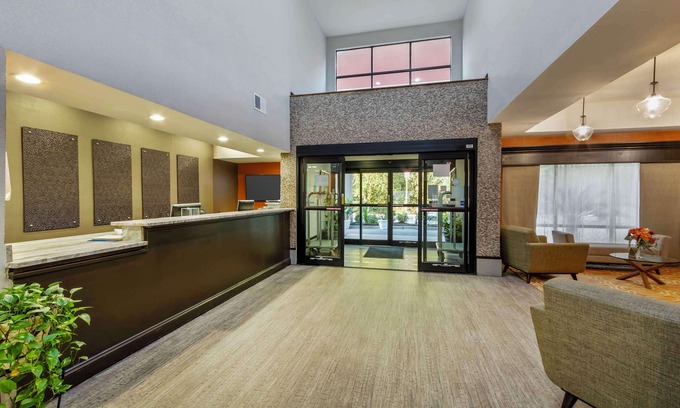 Ladson Hotel | Best Western Magnolia Inn And Suites