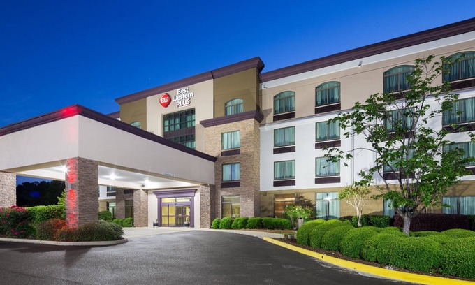 Crestline Heights Hotel | Best Western Plus Birmingham Inn & Suites
