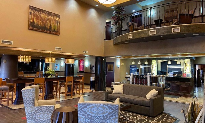 I-435 West KC-KS Hotel | Best Western Plus KC Speedway Inn & Suites