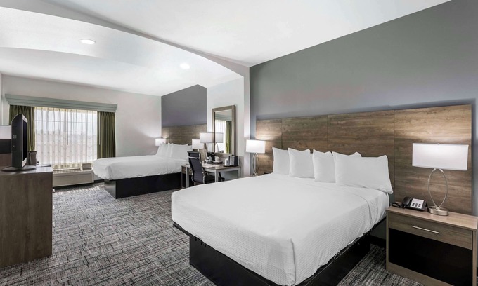 Mascoutah Hotel | Best Western Plus MidAmerica Hotel