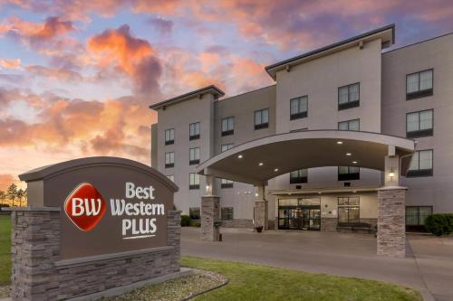 Williston Hotel | Best Western Plus Williston Hotel & Suites