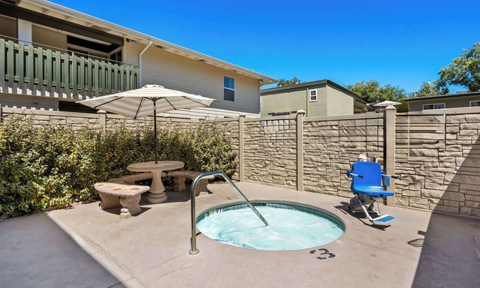 Davis Hotel | Best Western University Lodge