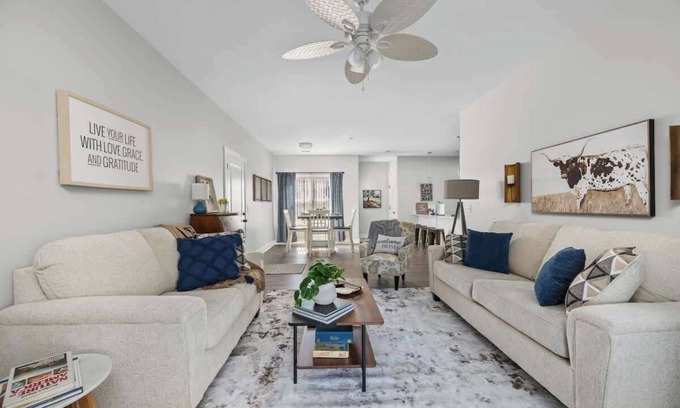 Bettendorf House | Bettendorf Gem: 2BR Condo w/King Bed & Garage